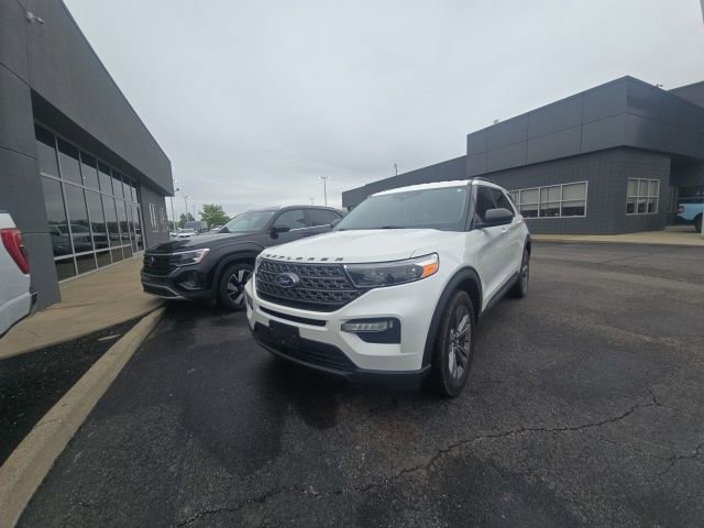 Used 2021 Ford Explorer XLT w/ Equipment Group 202A image 2