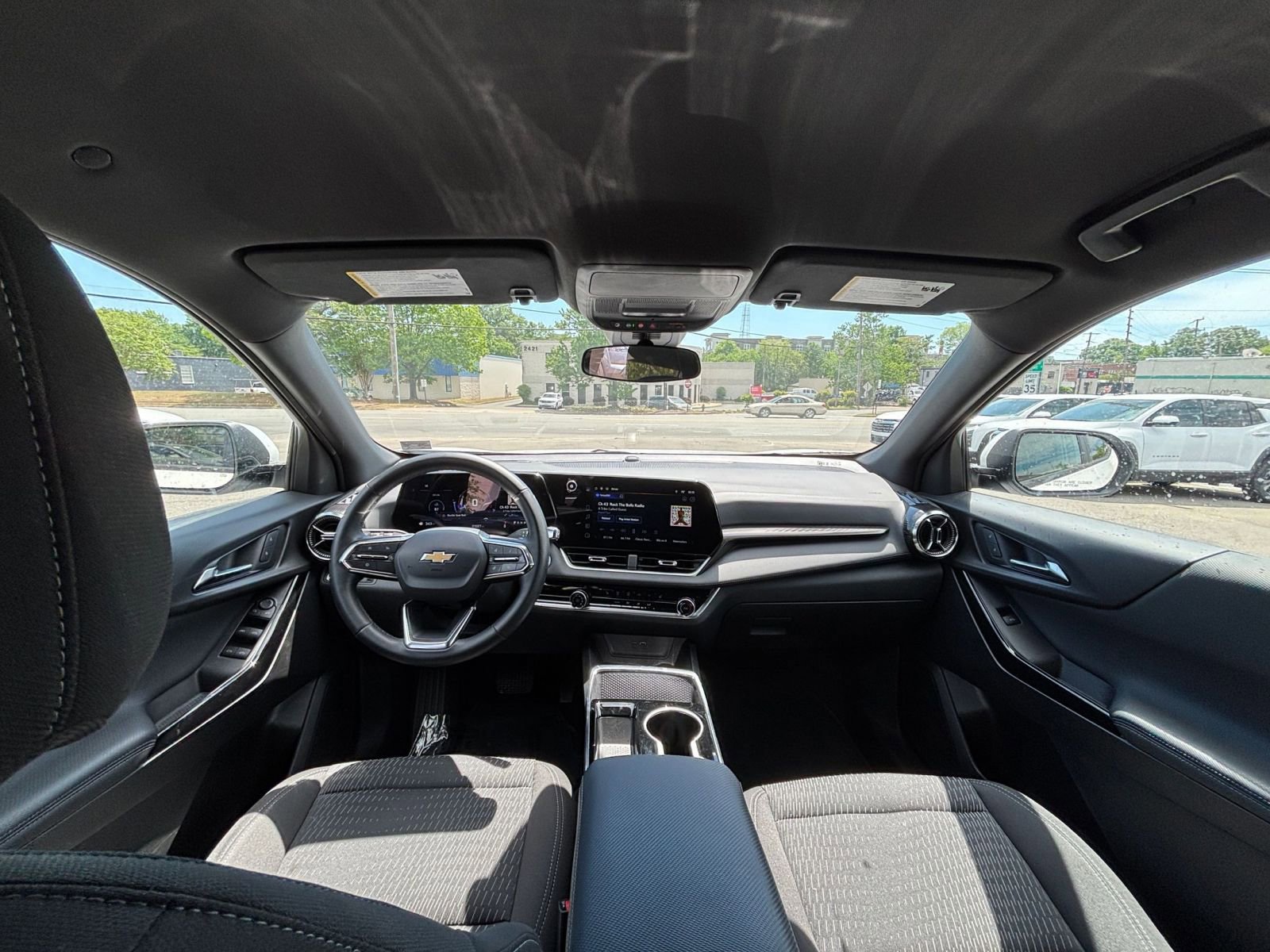 Used 2025 Chevrolet Equinox LT FWD image 33