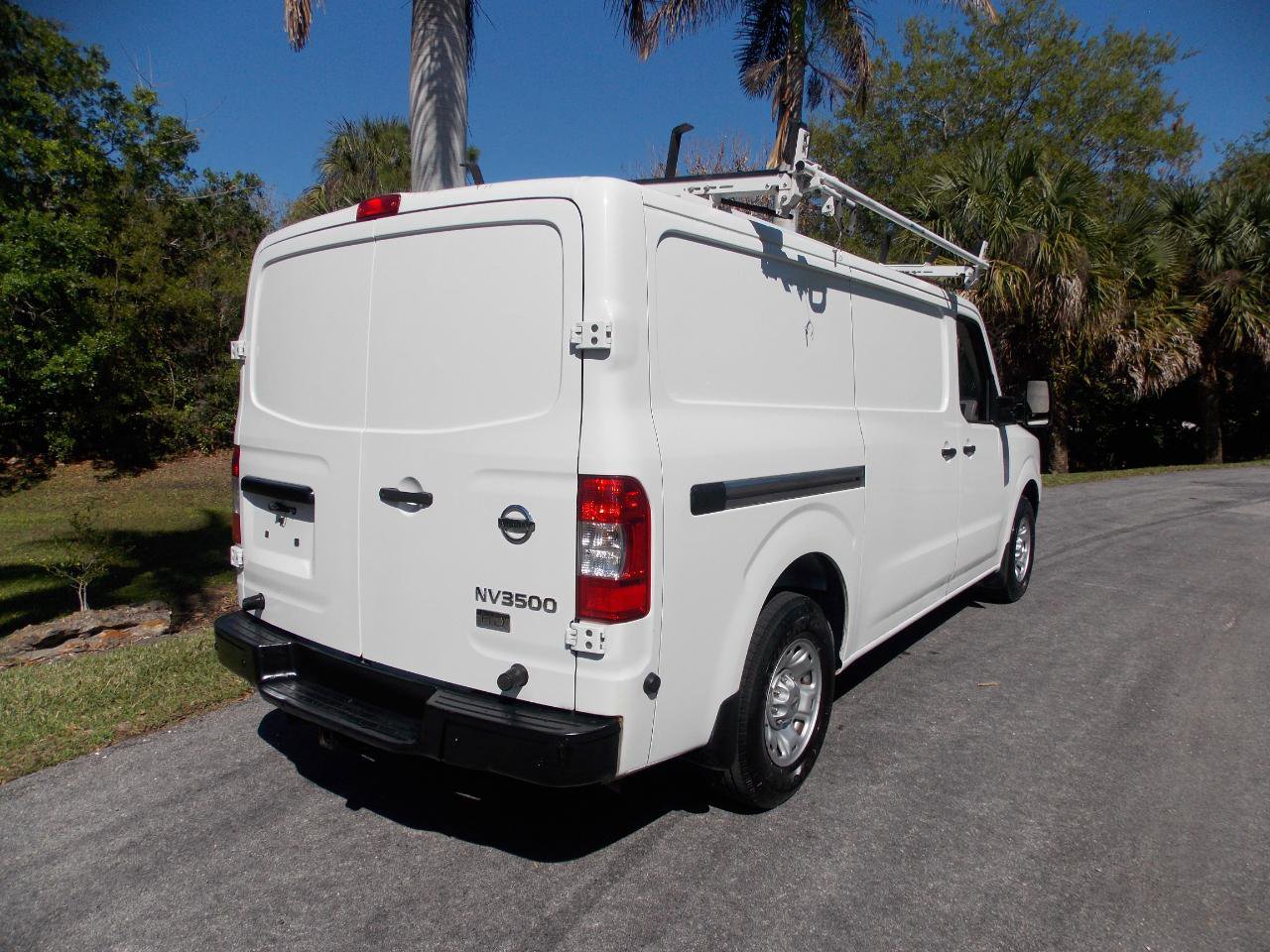 Used 2016 Nissan NV 3500 SV image 3