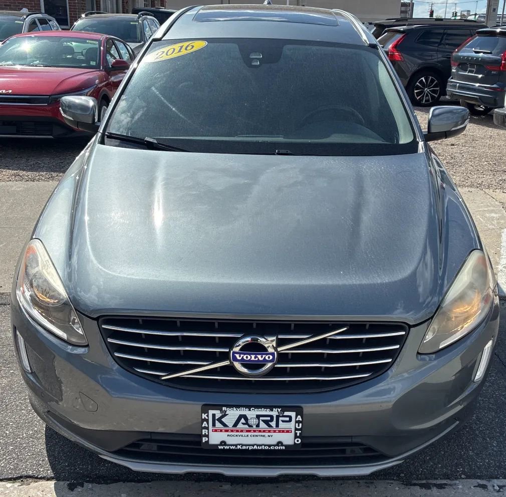 Used 2016 Volvo XC60 T6 w/ Proximity Package AWD/4WD image 8