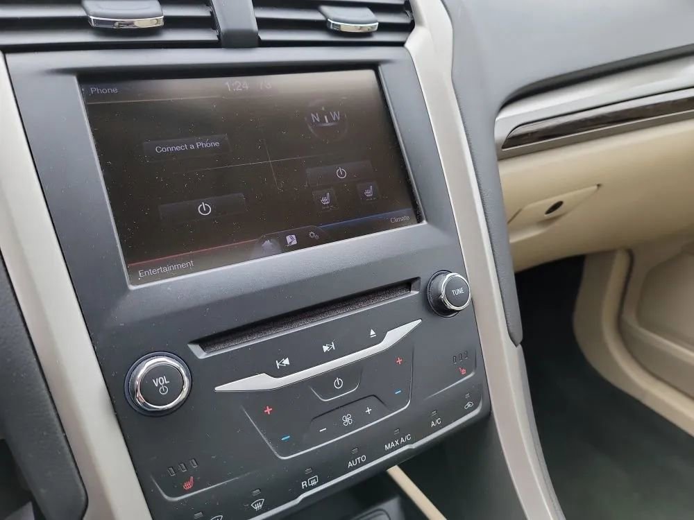 Used 2013 Ford Fusion SE FWD image 20