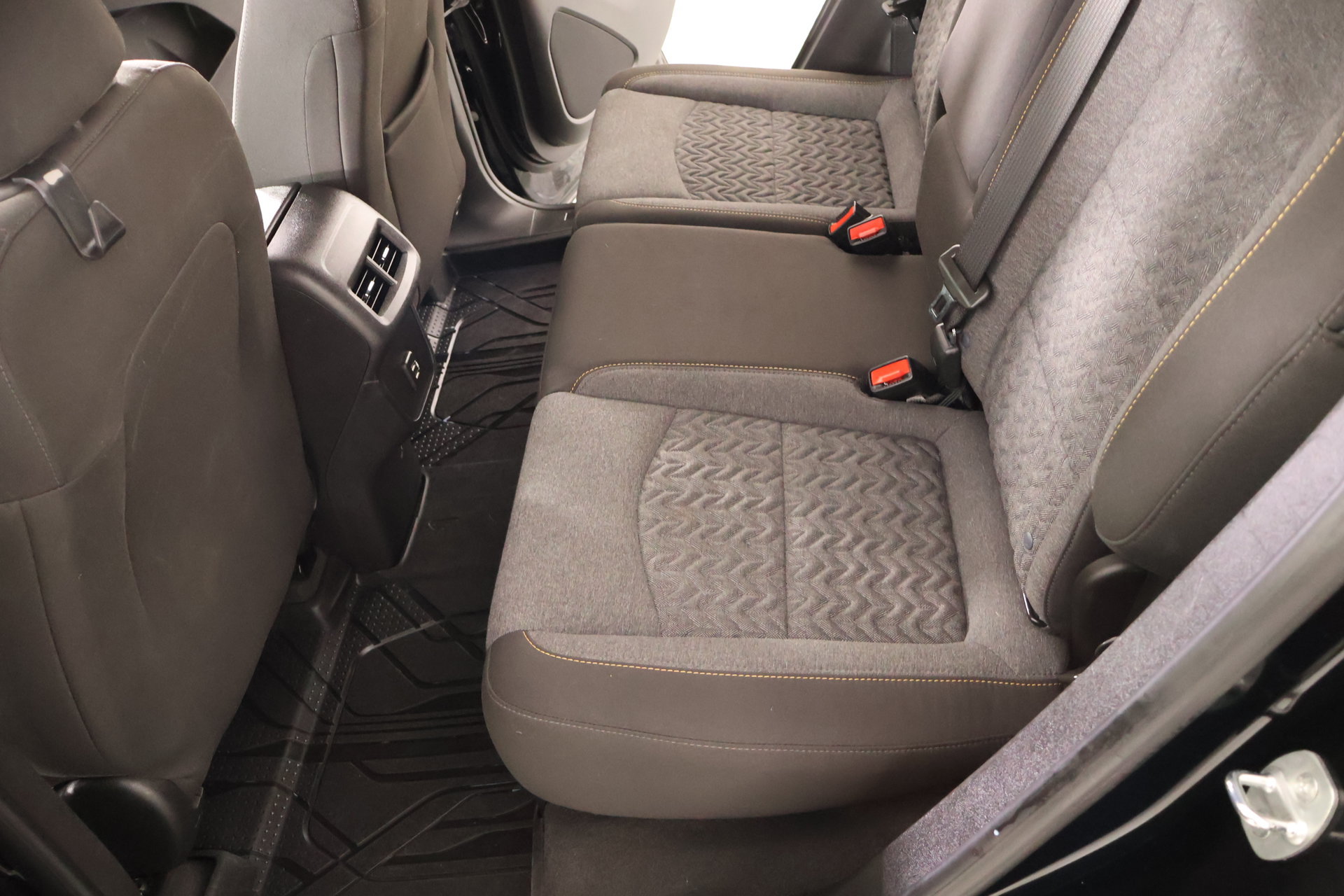 Used 2023 Chevrolet Equinox LT w/ LPO, Floor Liner Package FWD image 11