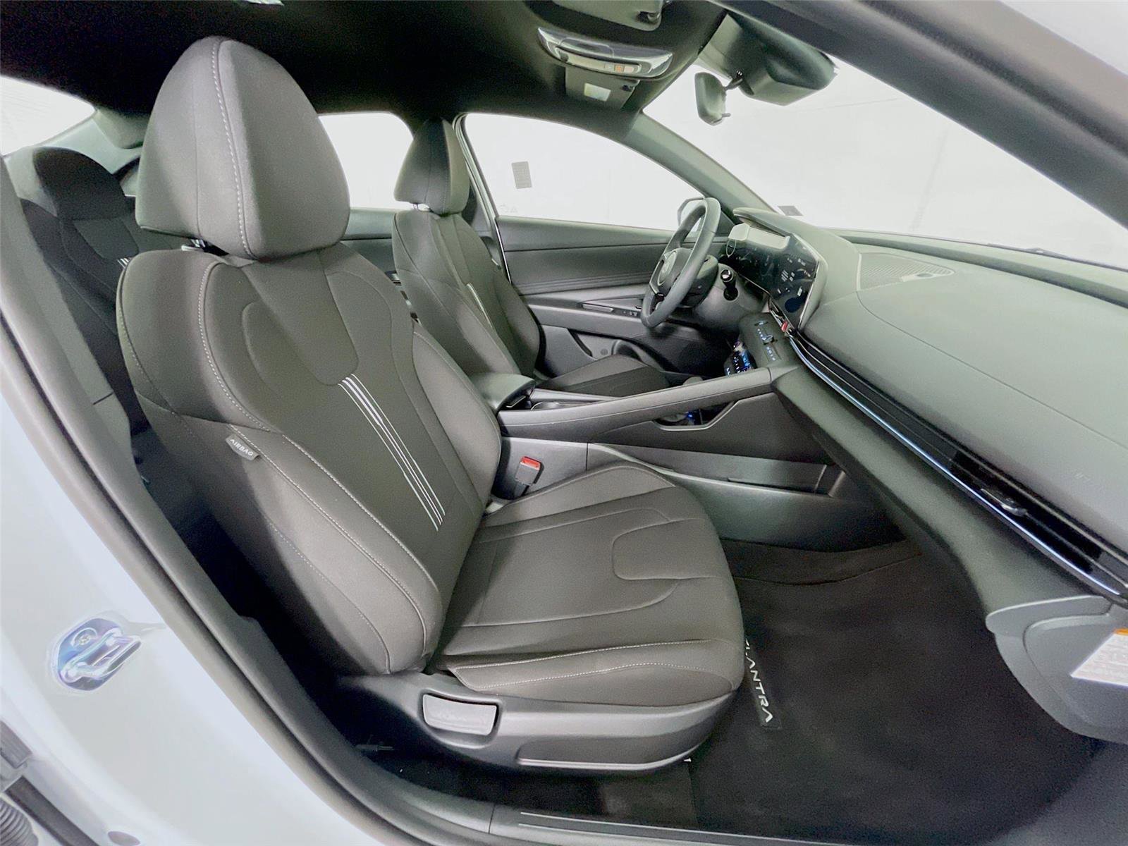 Certified 2026 Hyundai Elantra Sport FWD image 30