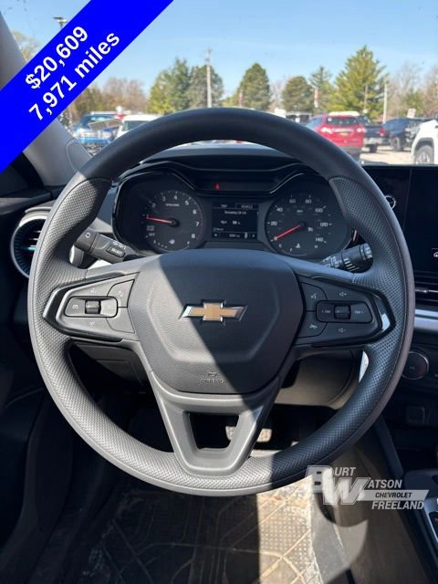 Used 2025 Chevrolet Trax LS w/ LS Convenience Package FWD image 15