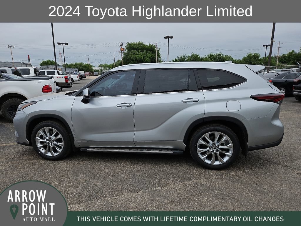 Used 2024 Toyota Highlander Limited FWD image 7