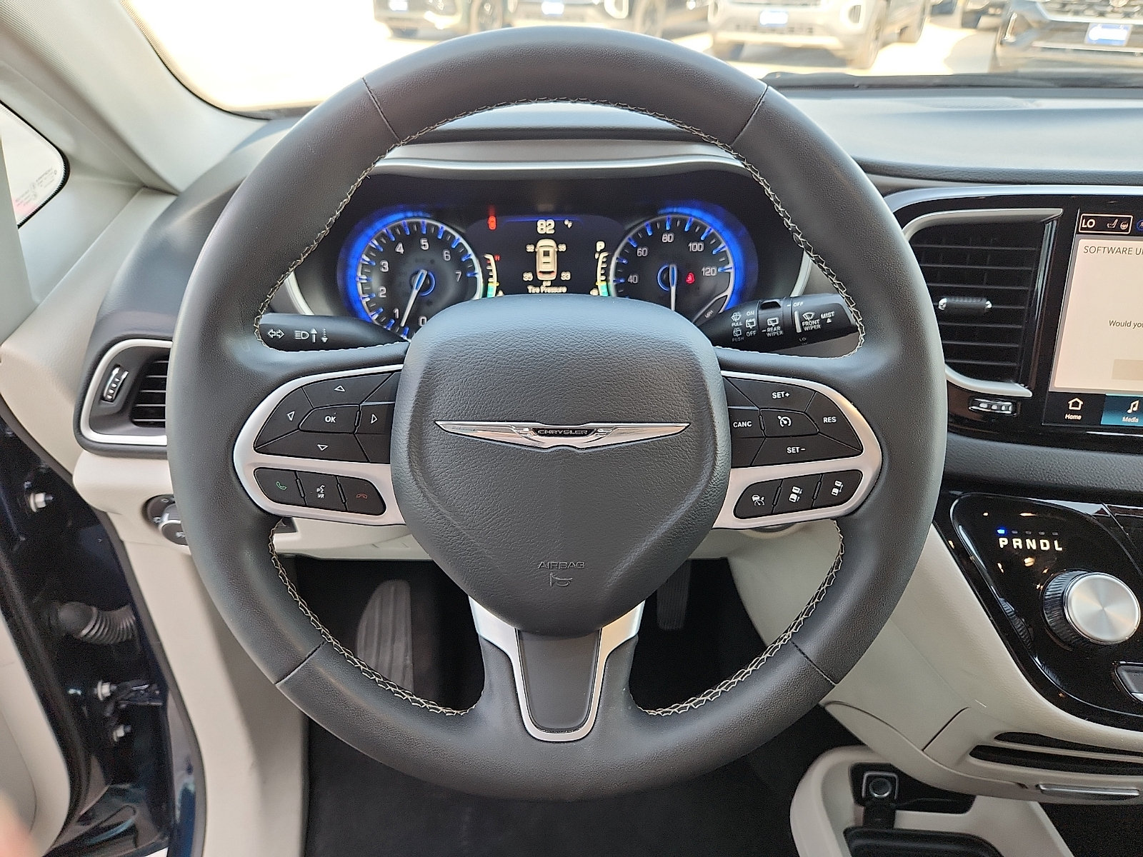 Used 2023 Chrysler Pacifica Touring-L FWD image 16