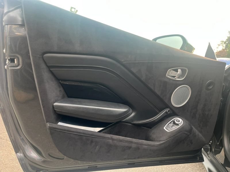Used 2020 Aston Martin V8 Vantage Coupe RWD image 14