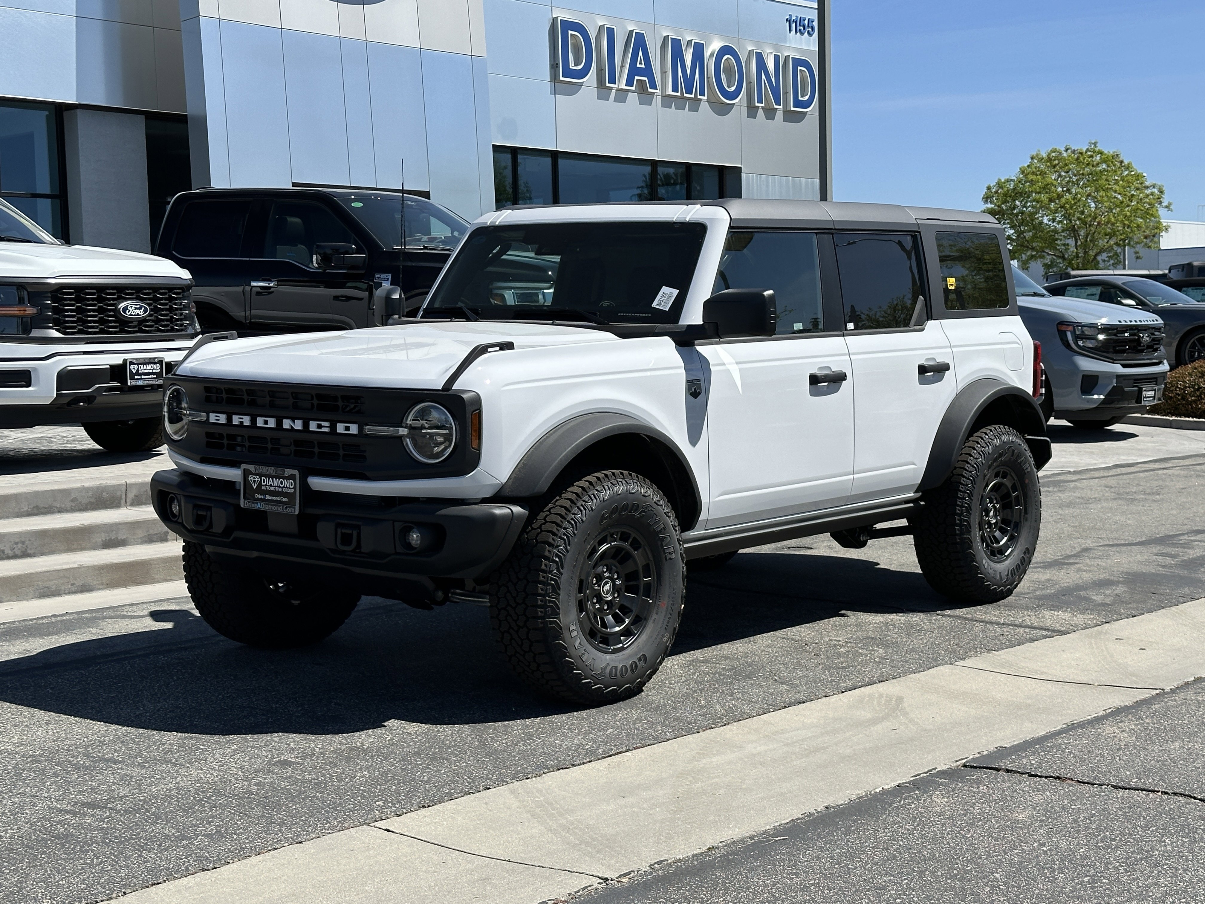 New 2026 Ford Bronco Big Bend w/ Black Diamond Package image 2
