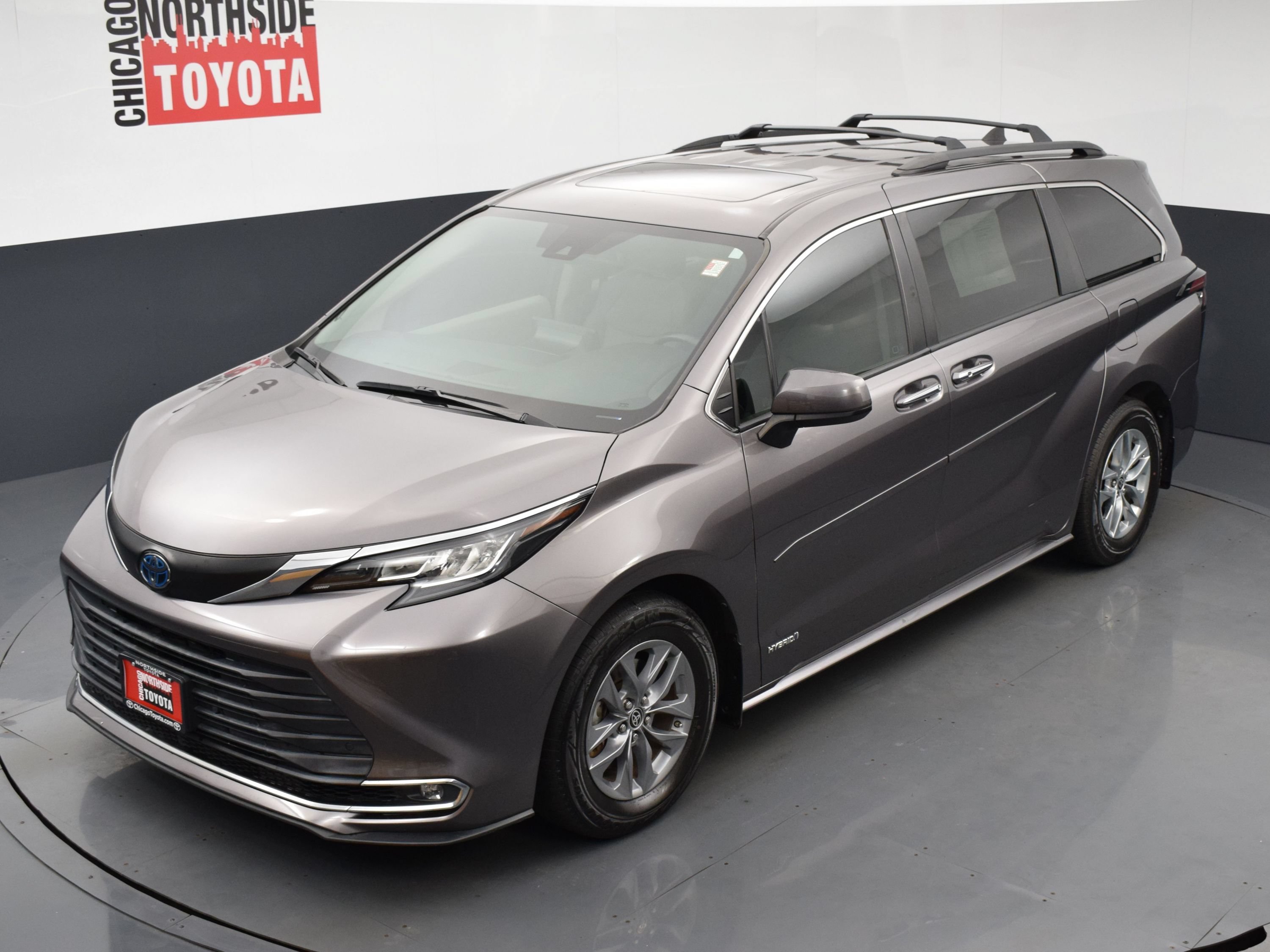 Used 2021 Toyota Sienna XLE FWD image 28