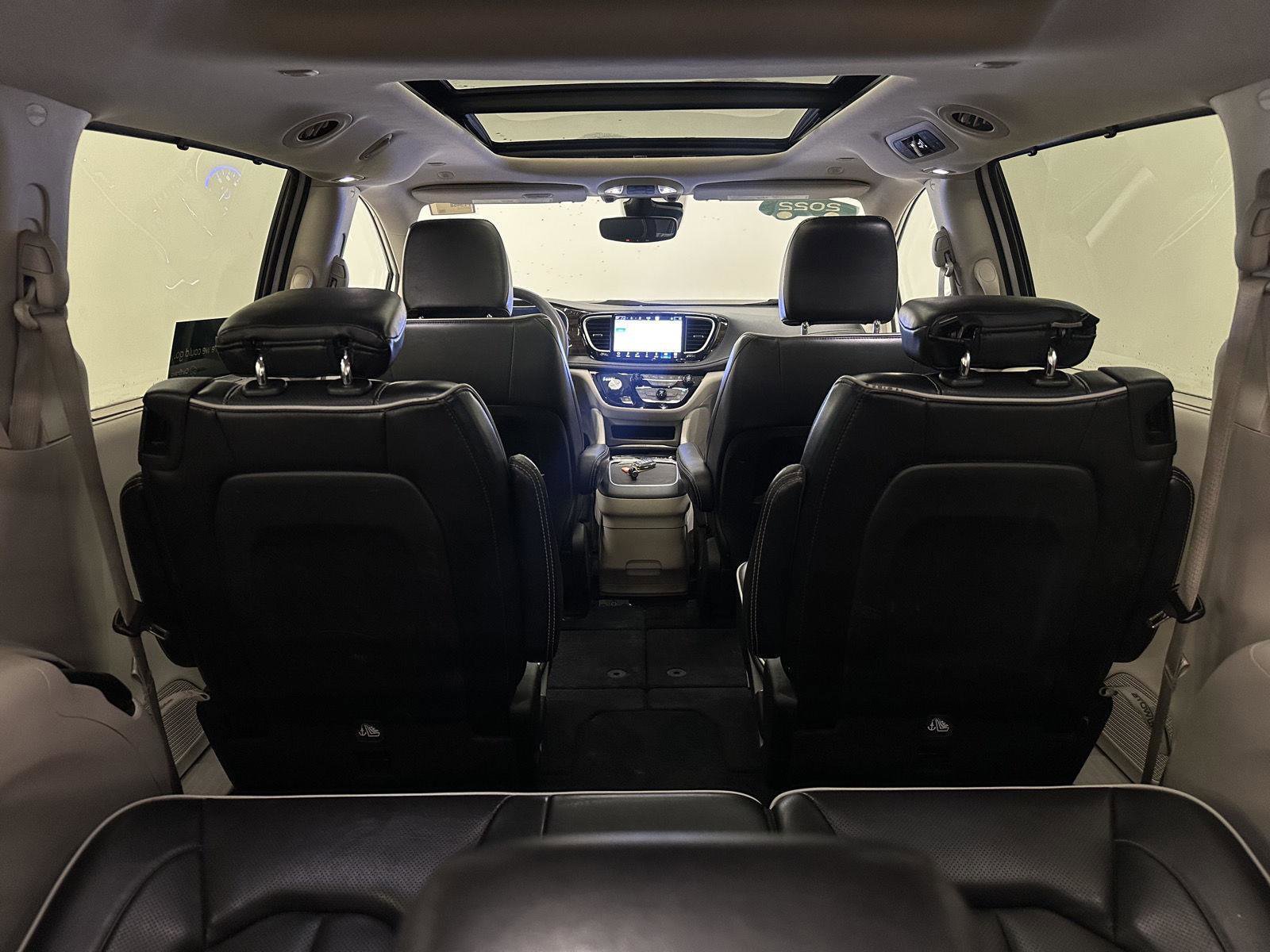 Used 2022 Chrysler Pacifica Limited image 28
