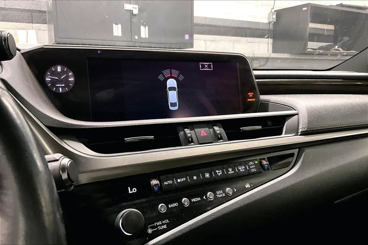 Used 2019 Lexus ES 300h w/ Premium Package FWD image 35