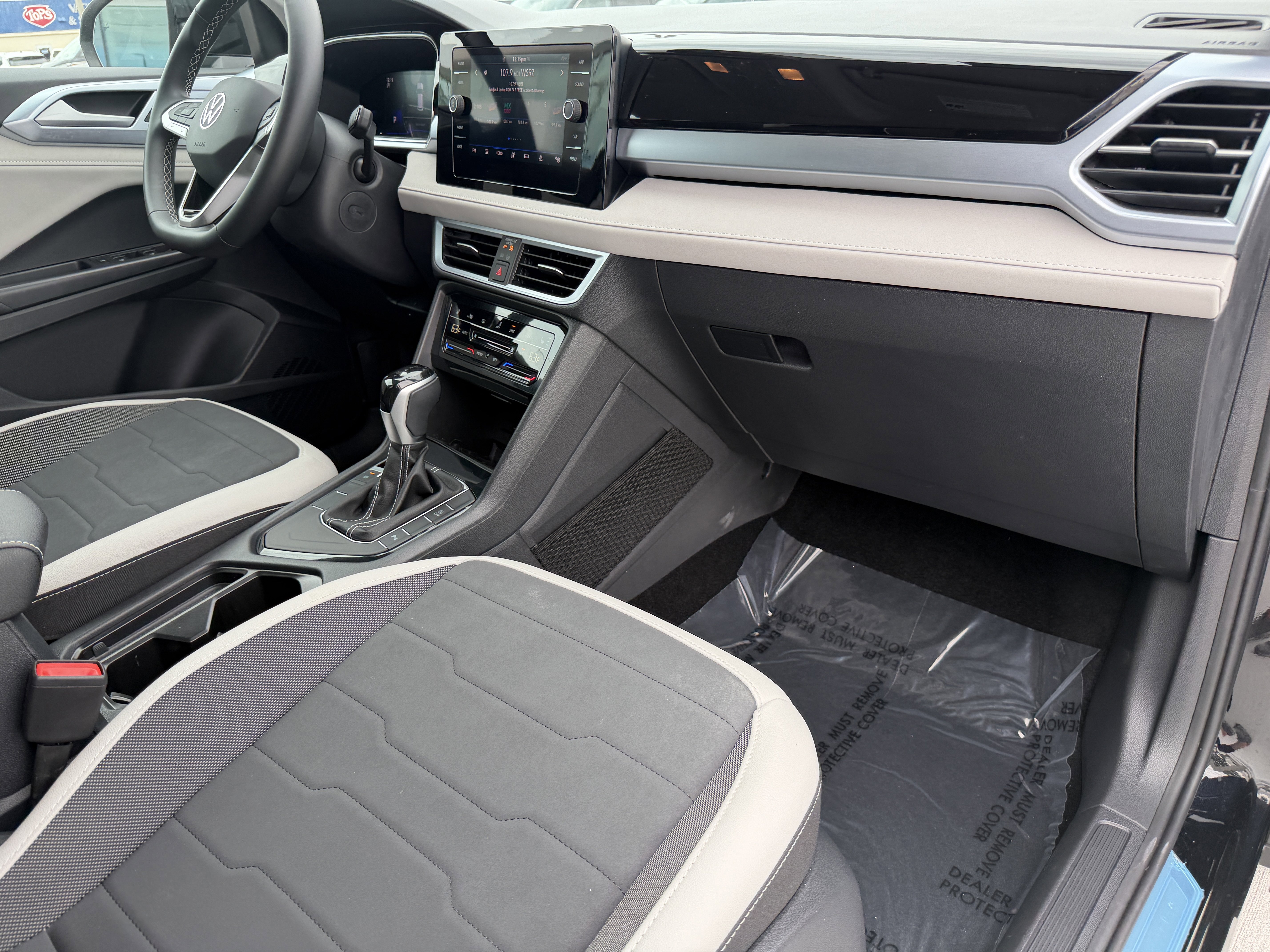 Used 2025 Volkswagen Taos SE image 11