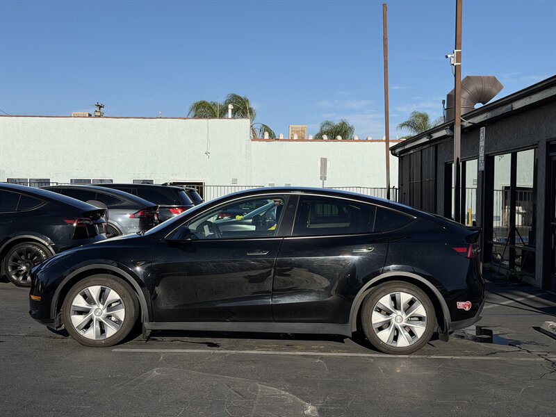 Used 2023 Tesla Model Y Long Range AWD/4WD image 4