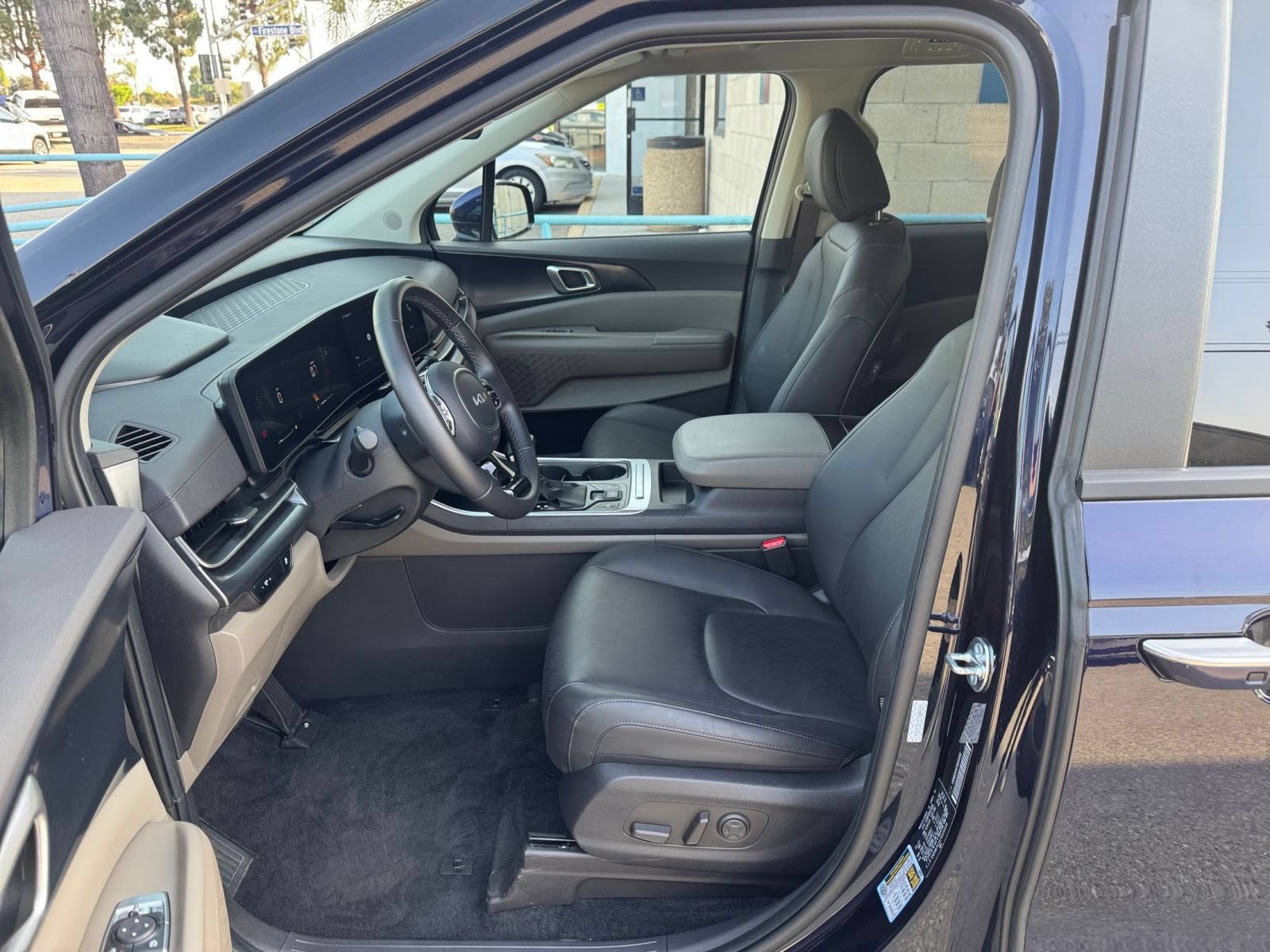 Used 2026 Kia Carnival FWD image 28