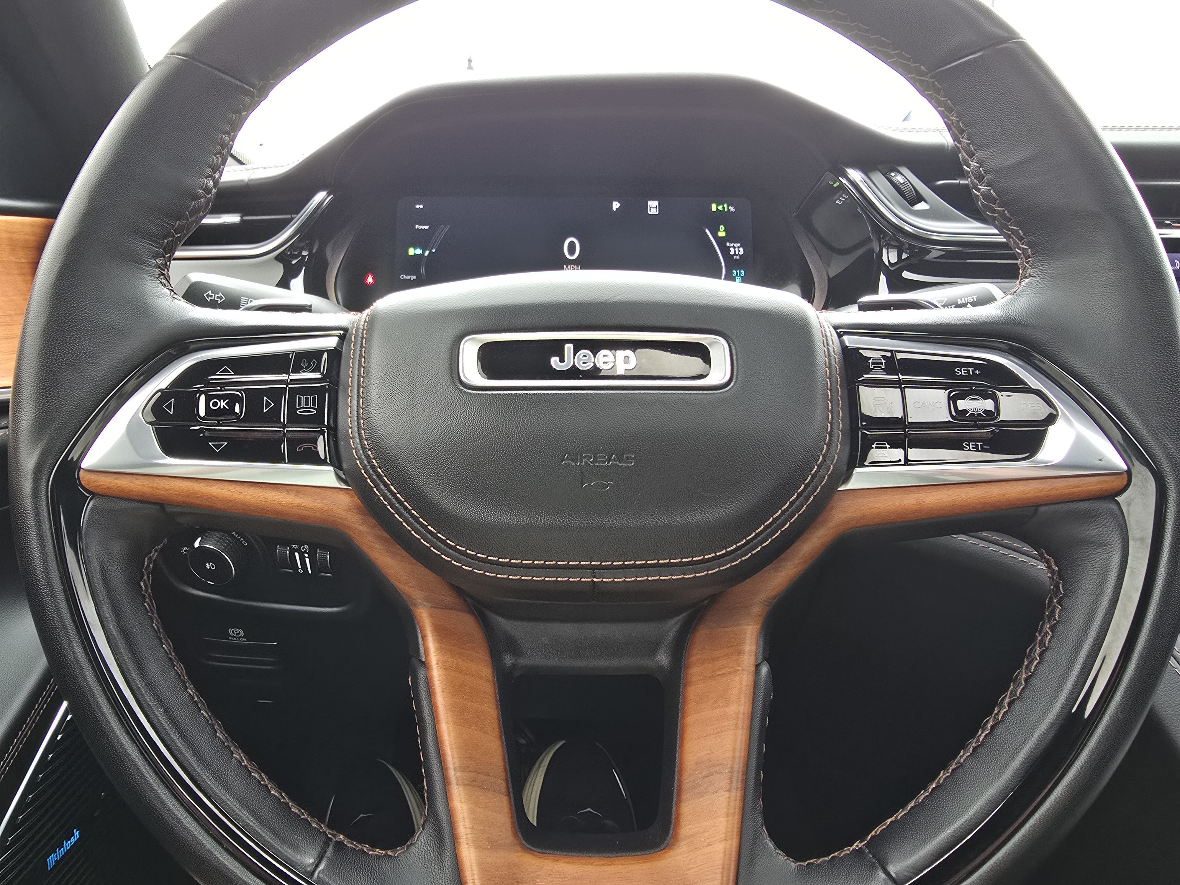 Used 2023 Jeep Grand Cherokee Summit AWD/4WD image 23