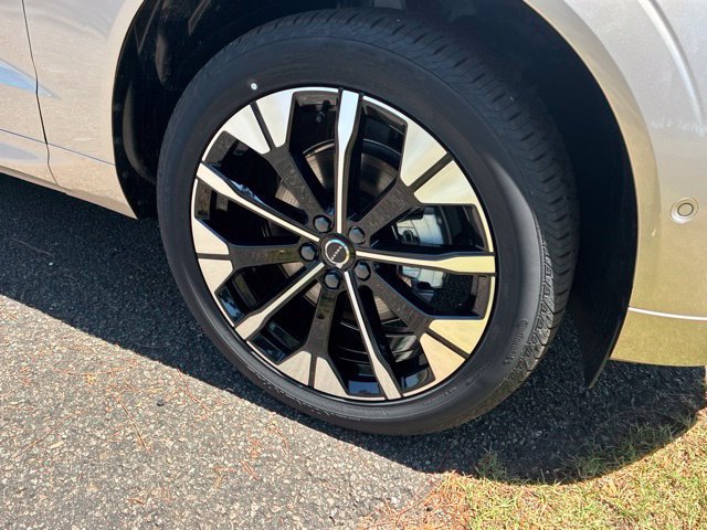 New 2026 Volvo XC60 B5 Plus w/ Protection Package Premier AWD/4WD image 11