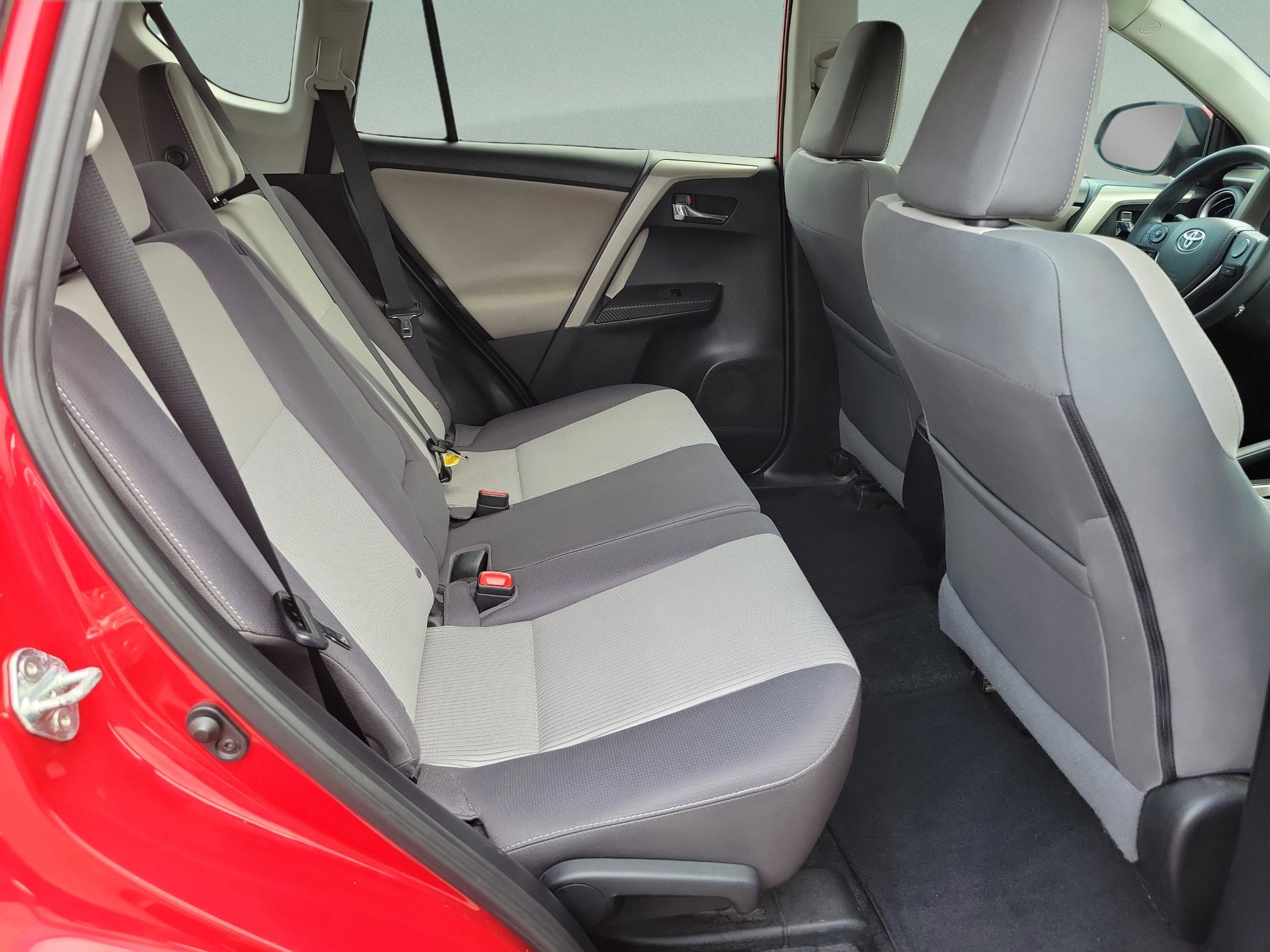 Used 2015 Toyota RAV4 XLE image 10