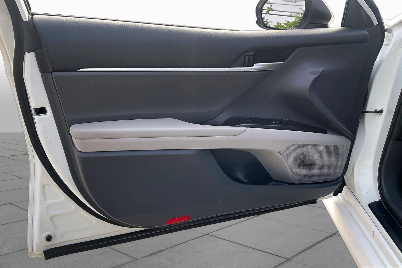 Used 2021 Toyota Camry LE w/ Carpet Mat Package (TMS) FWD image 21