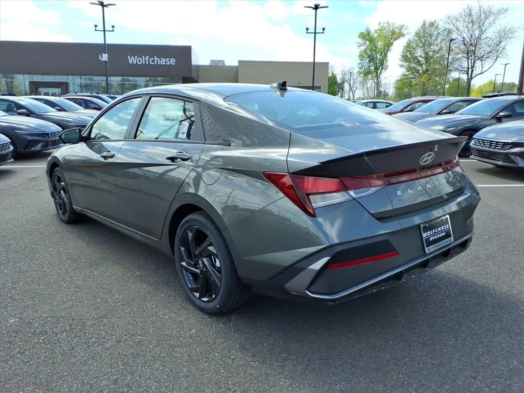 New 2026 Hyundai Elantra Sport FWD image 16
