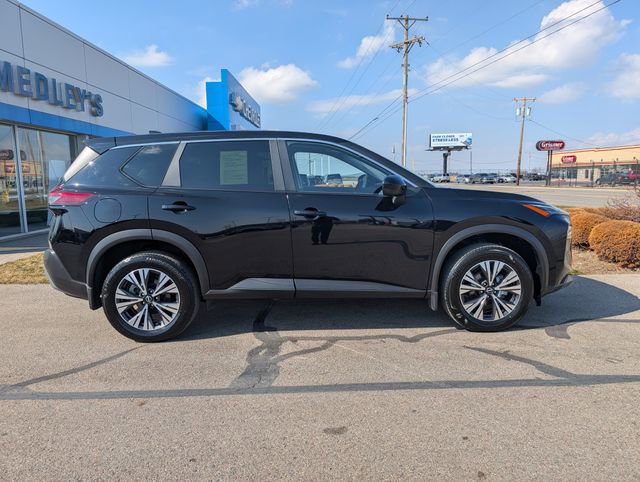 Used 2023 Nissan Rogue SV image 3