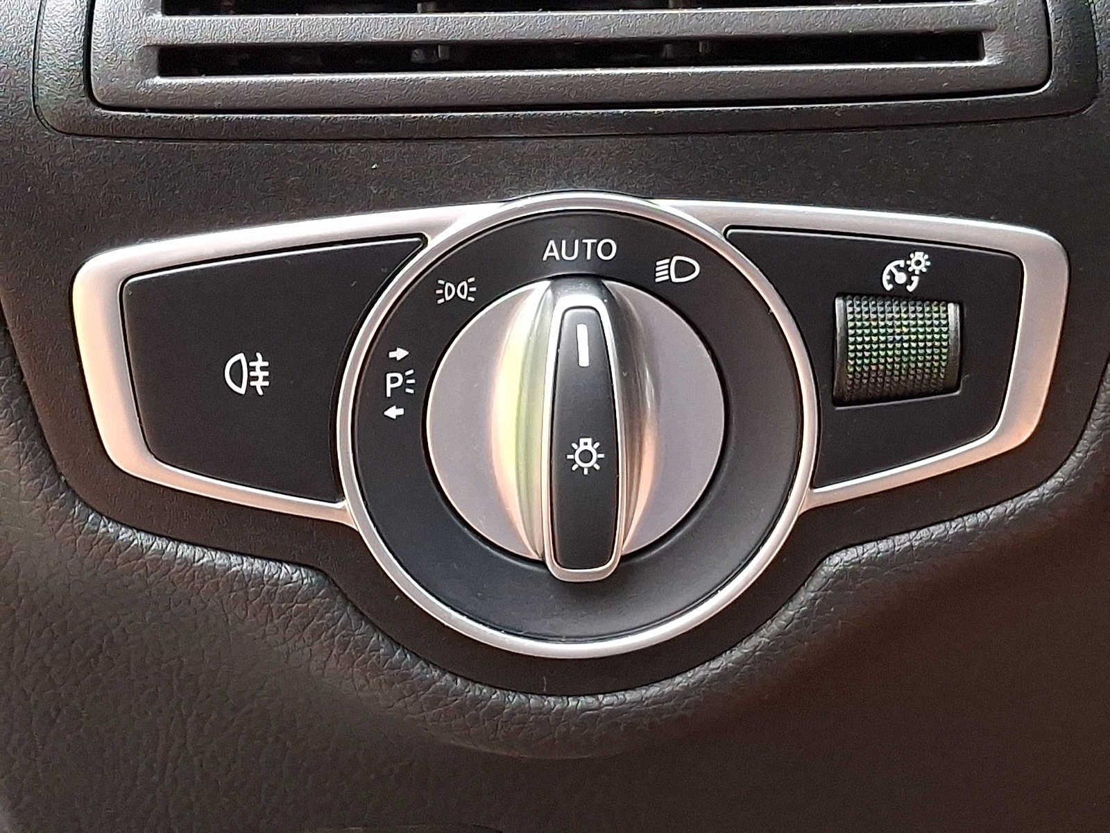 Used 2022 Mercedes-Benz GLC 300 4MATIC image 22