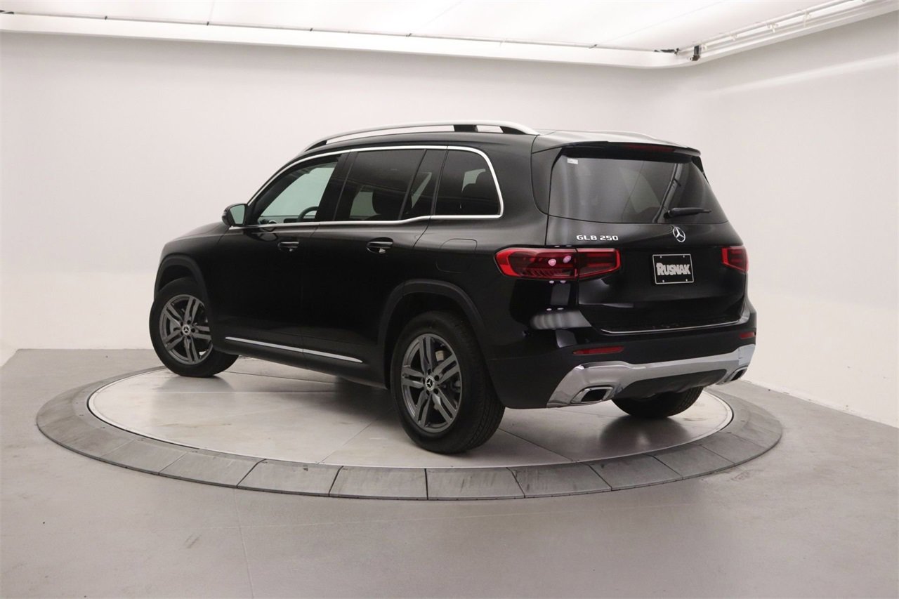 New 2026 Mercedes-Benz GLB 250 image 2