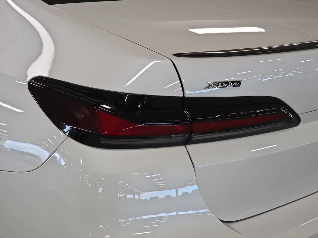 New 2026 BMW 750e xDrive w/ Premium Package image 25