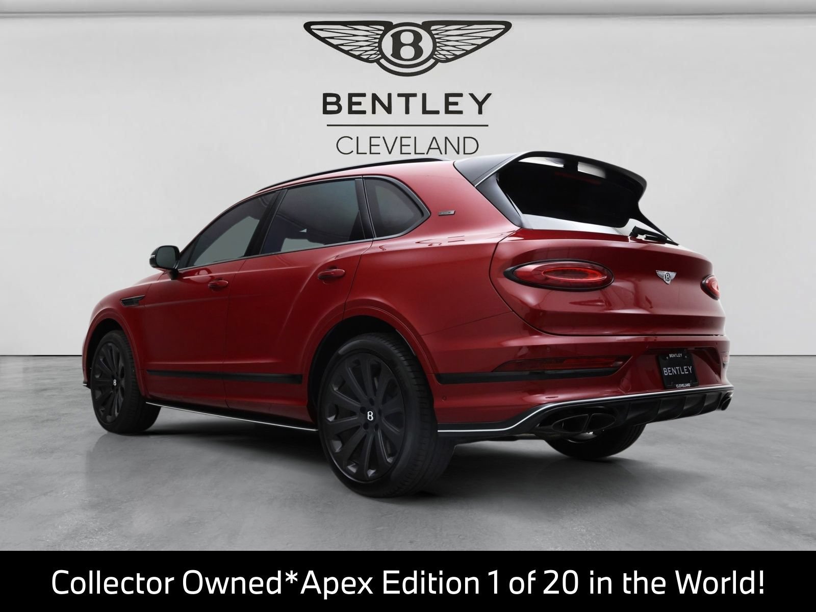 Used 2025 Bentley Bentayga AWD/4WD image 2
