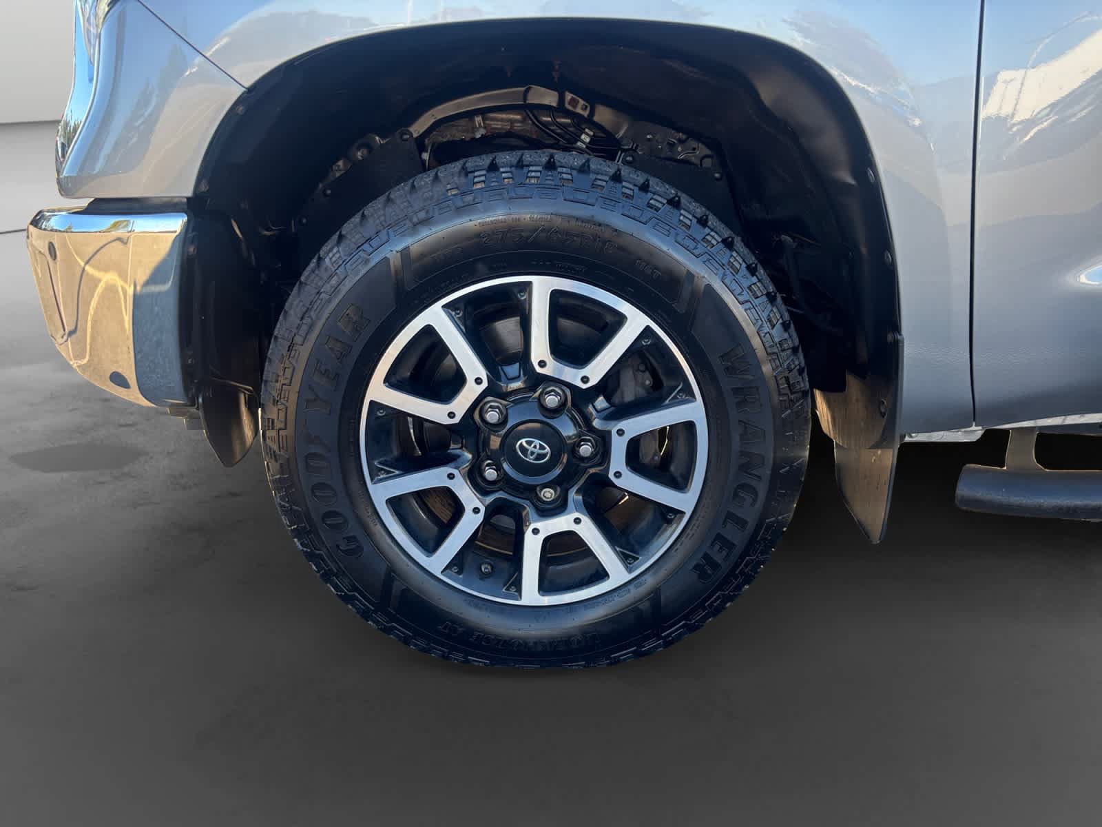 Used 2020 Toyota Tundra 4x4 CrewMax image 9
