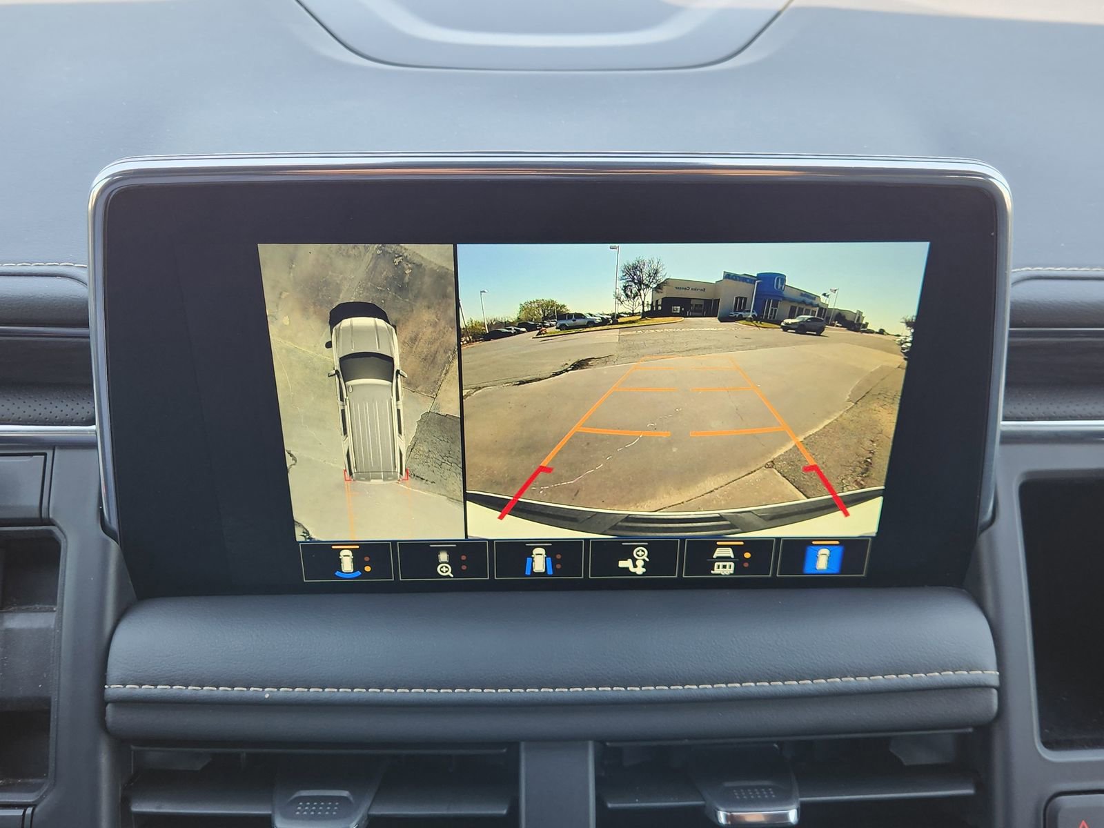 Used 2024 GMC Yukon SLT w/ SLT Premium Package image 21