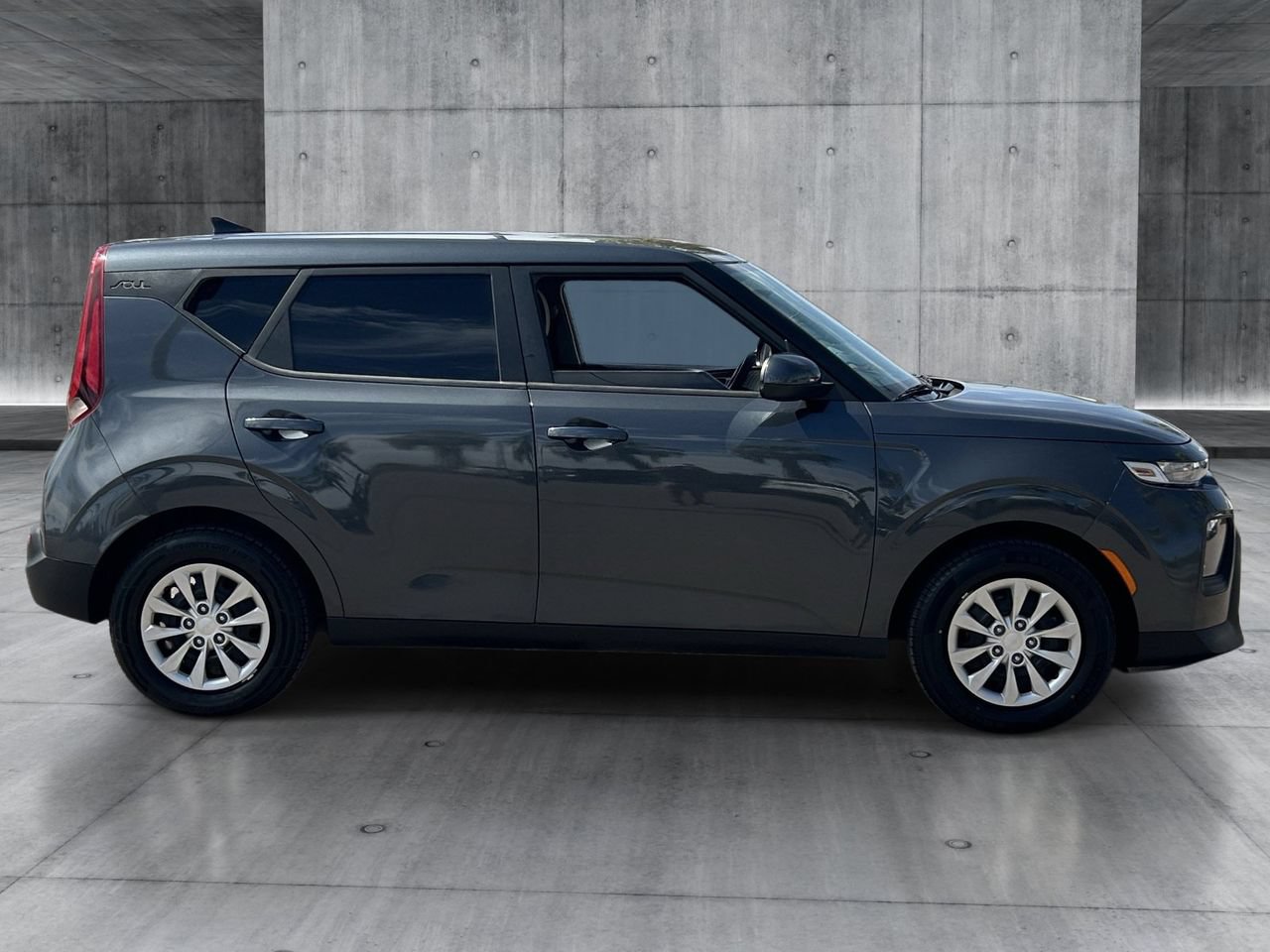 Used 2022 Kia Soul LX FWD image 6