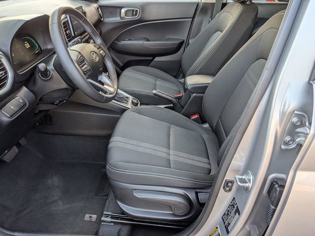 Used 2025 Hyundai Venue SEL image 11