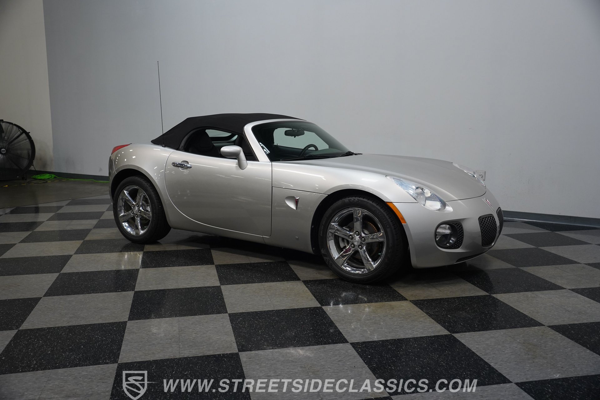 Used 2007 Pontiac Solstice GXP w/ Premium Package RWD image 16