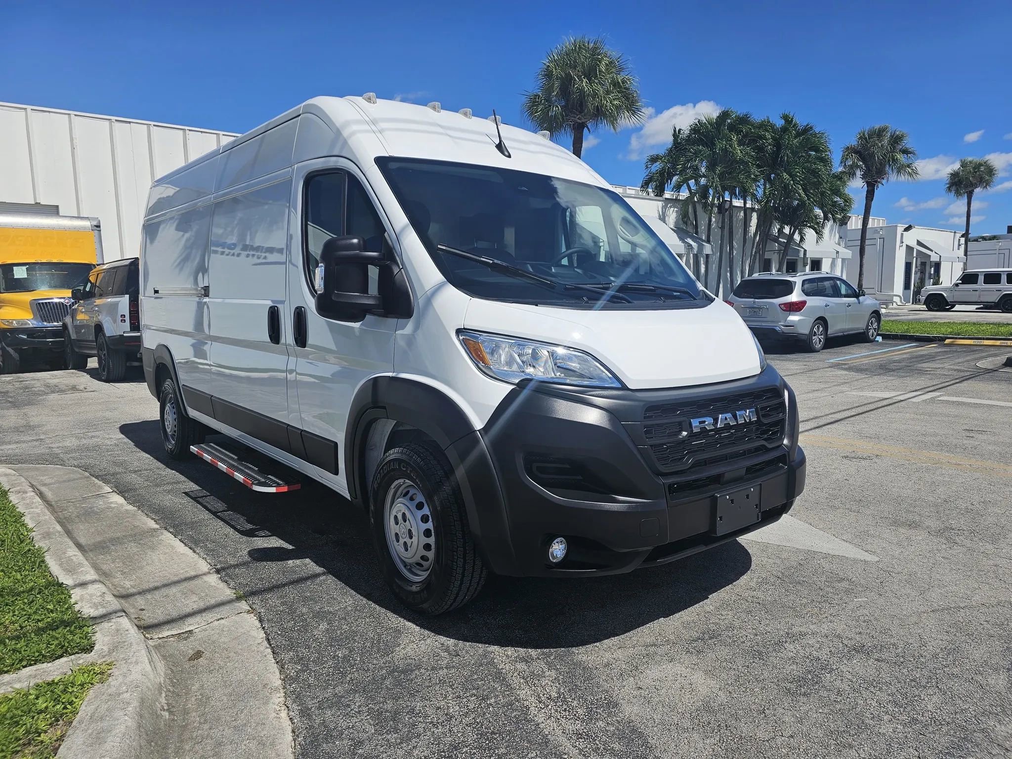 Used 2025 RAM ProMaster 2500 w/ Convenience Group image 1