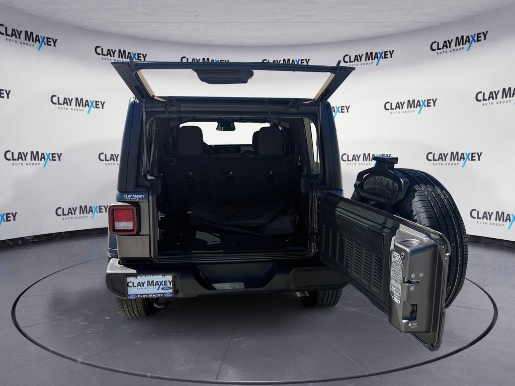 Used 2025 Jeep Wrangler Unlimited Sport AWD/4WD image 16