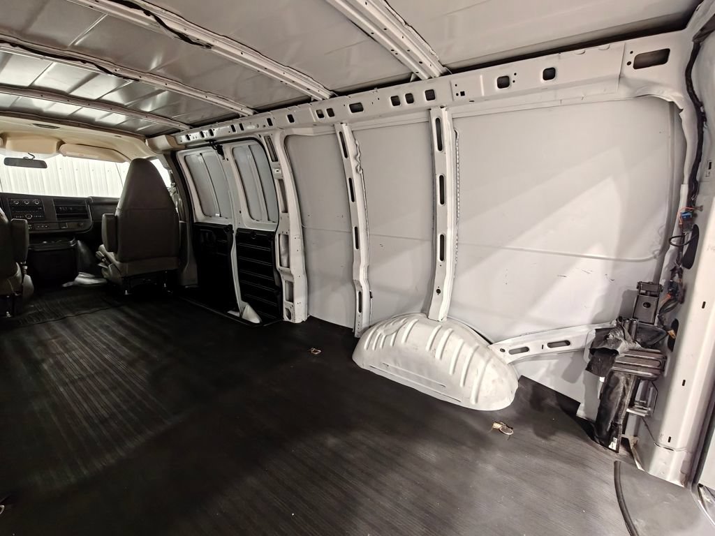 Used 2024 GMC Savana 3500 Extended RWD image 28
