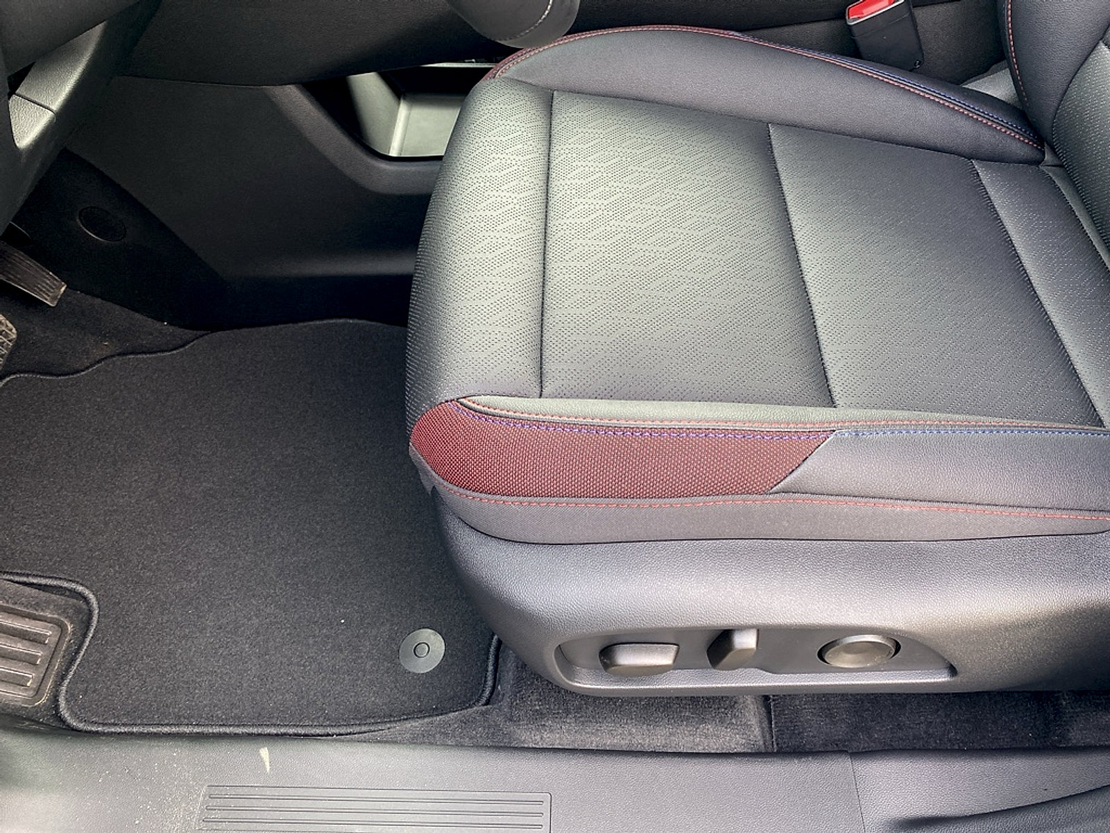 New 2026 Chevrolet Equinox RS w/ Safety and Technology Package FWD image 26