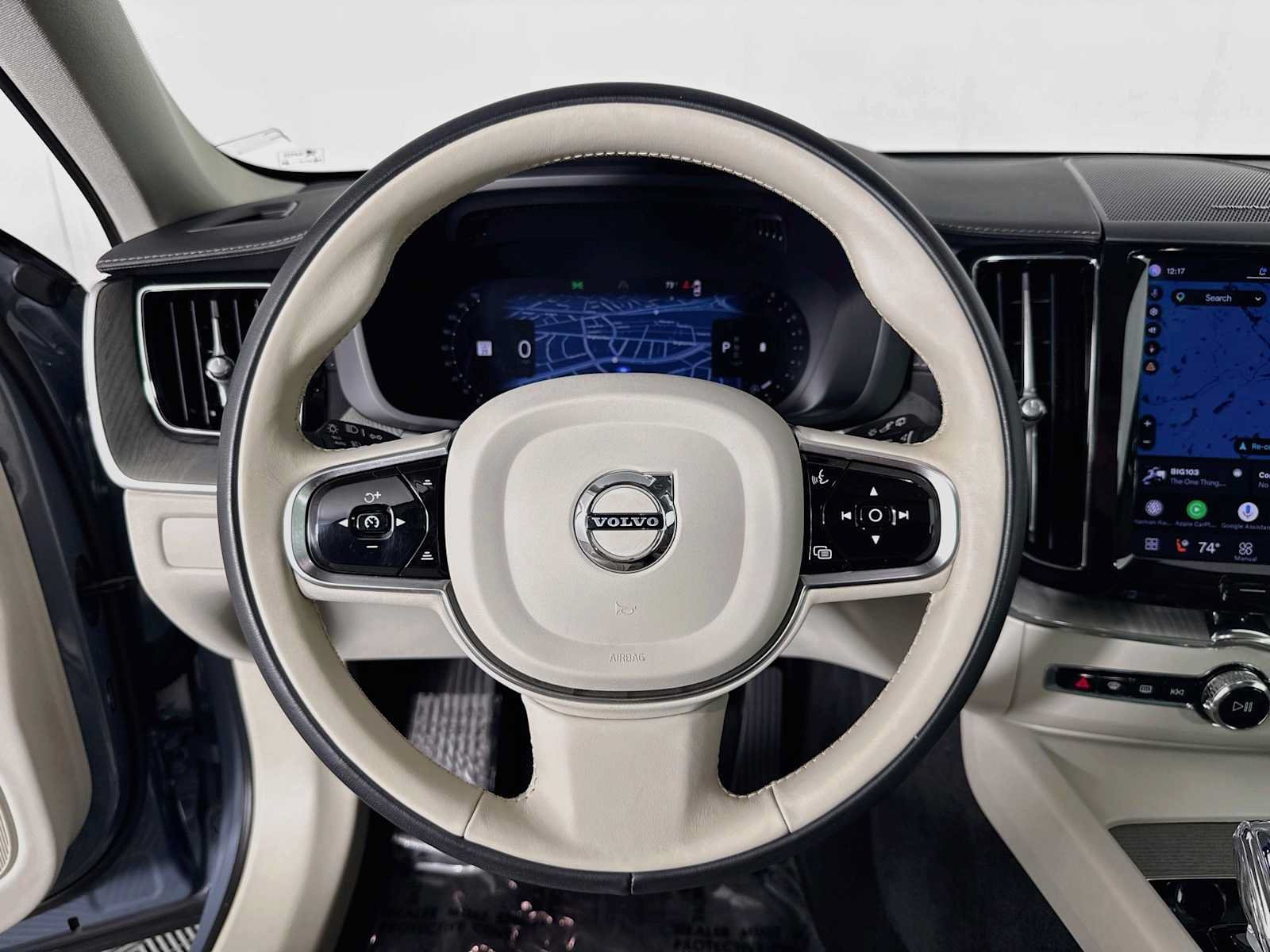 Used 2023 Volvo XC60 B5 Ultimate w/ Climate Package AWD/4WD image 11
