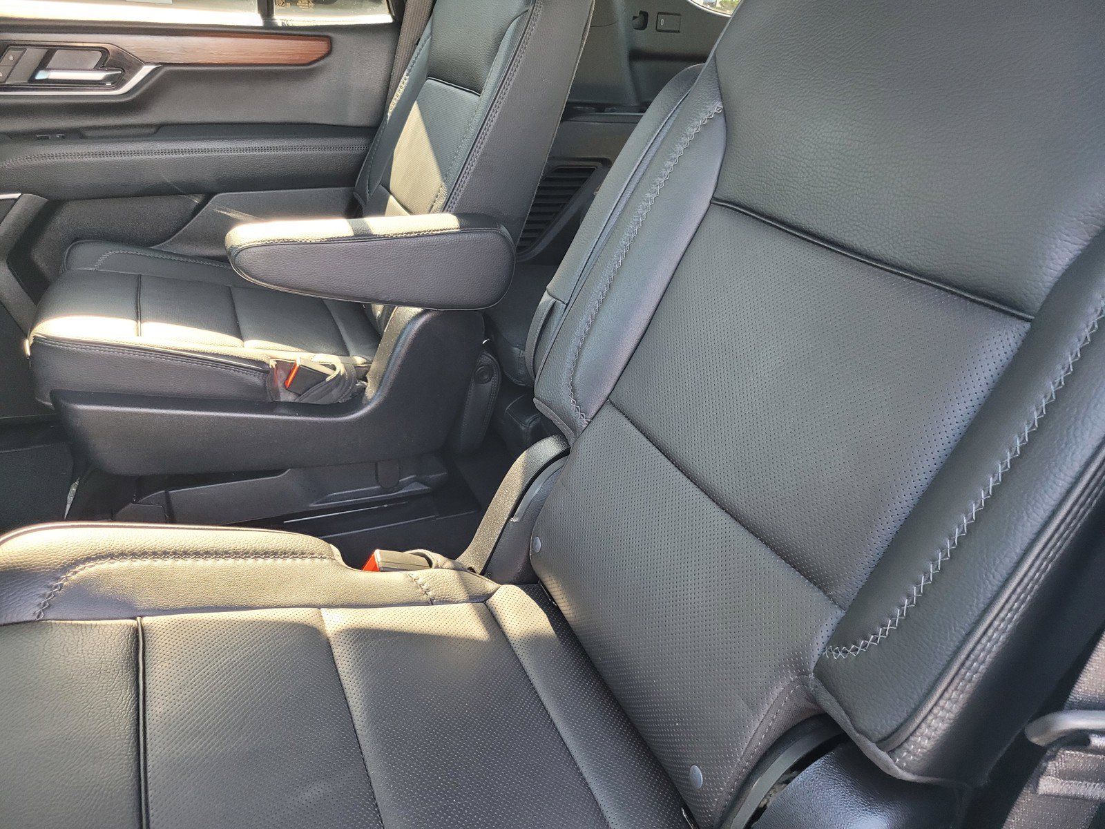 Used 2025 GMC Yukon Denali AWD/4WD image 11