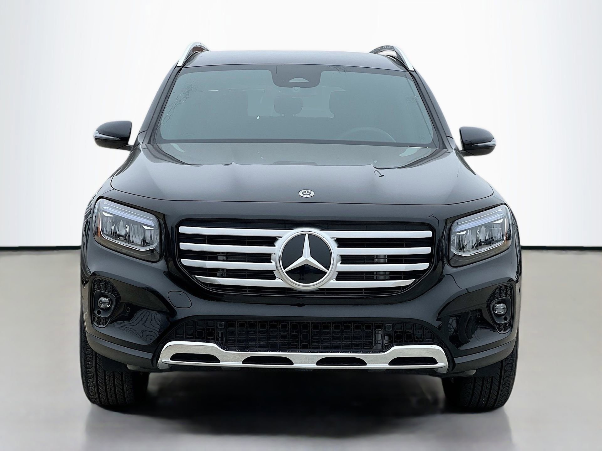 Used 2025 Mercedes-Benz GLB 250 4MATIC w/ Winter Package image 2