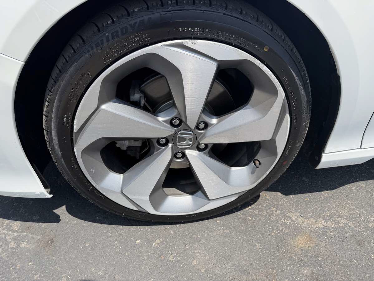 Used 2018 Honda Accord Touring image 7