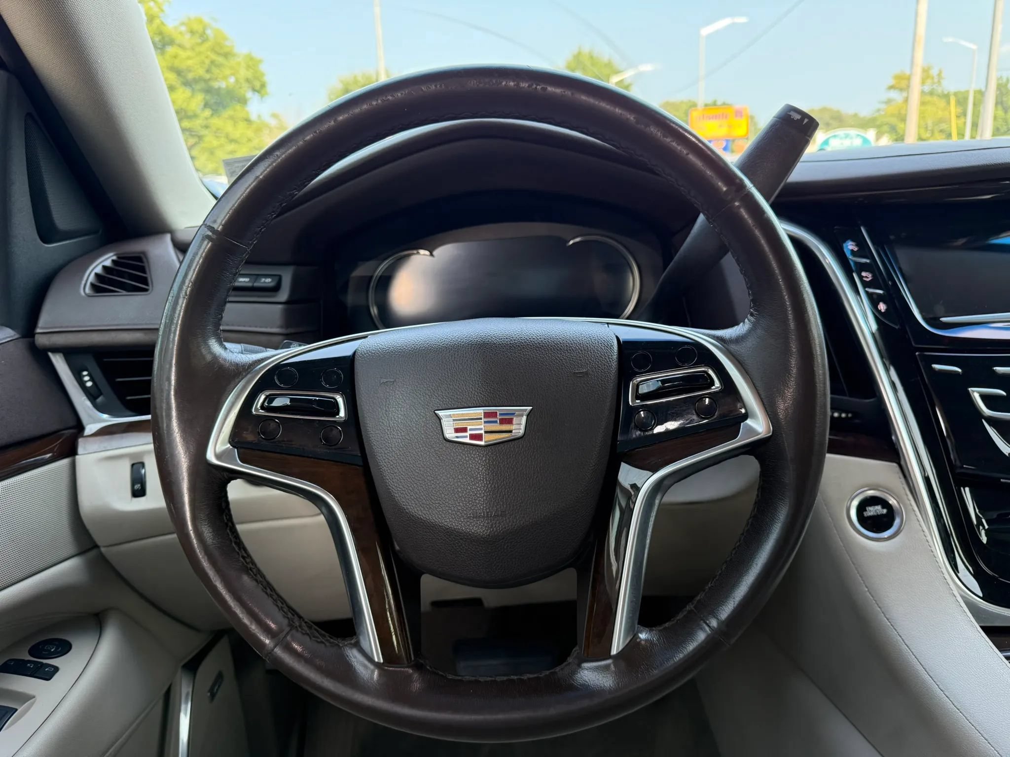 Used 2016 Cadillac Escalade Luxury AWD/4WD image 14
