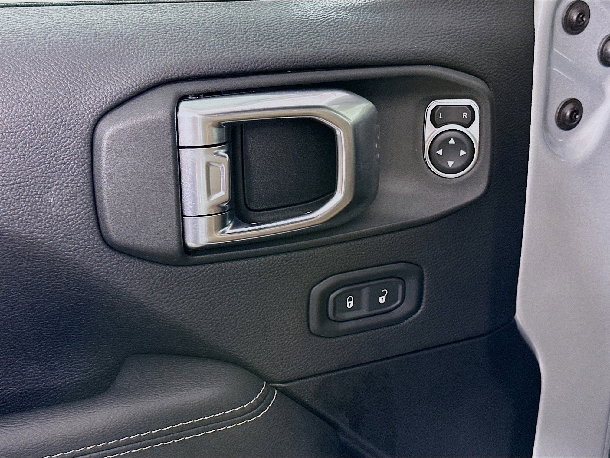 Used 2023 Jeep Wrangler Sahara w/ Cold Weather Group AWD/4WD image 15