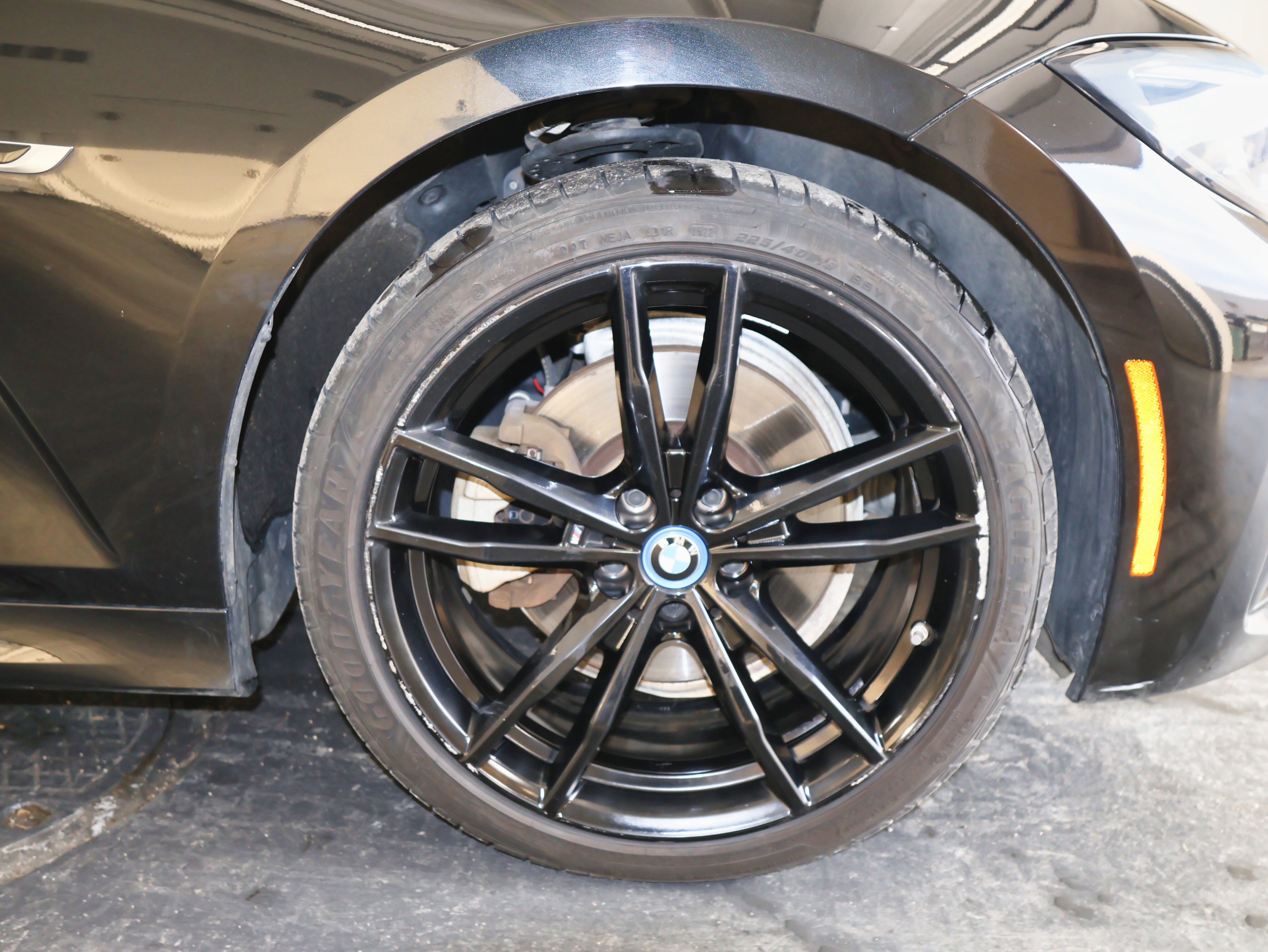 Used 2022 BMW 330e xDrive w/ M Sport Package image 40