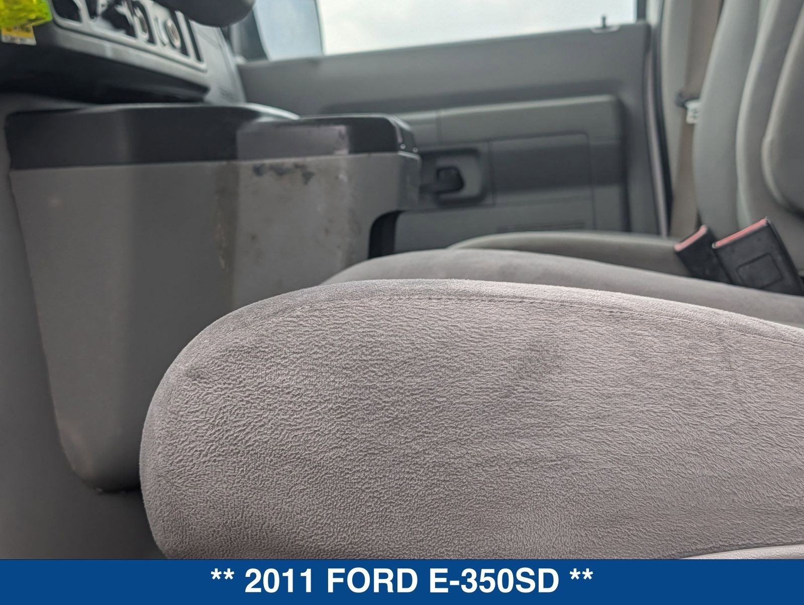 Used 2011 Ford E-350 and Econoline 350 XLT image 23