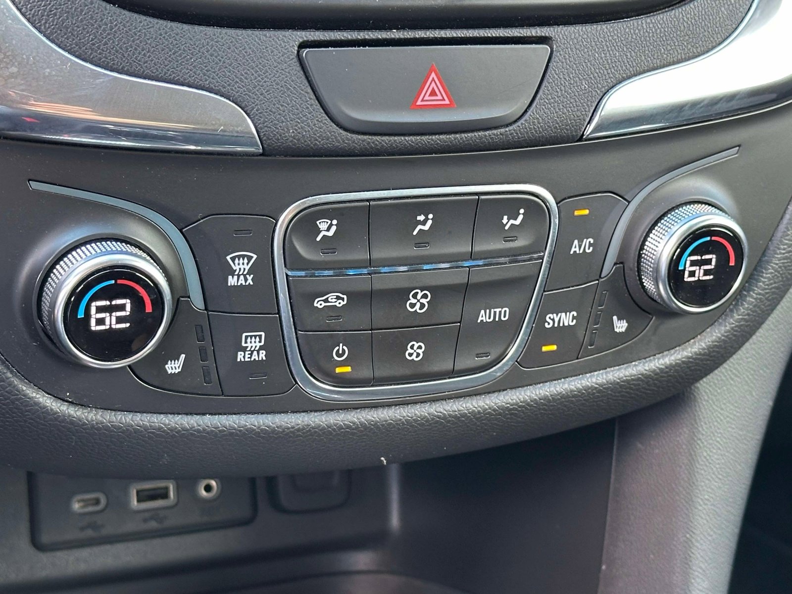 Used 2019 Chevrolet Equinox LT w/ Sun & Navigation Package image 30