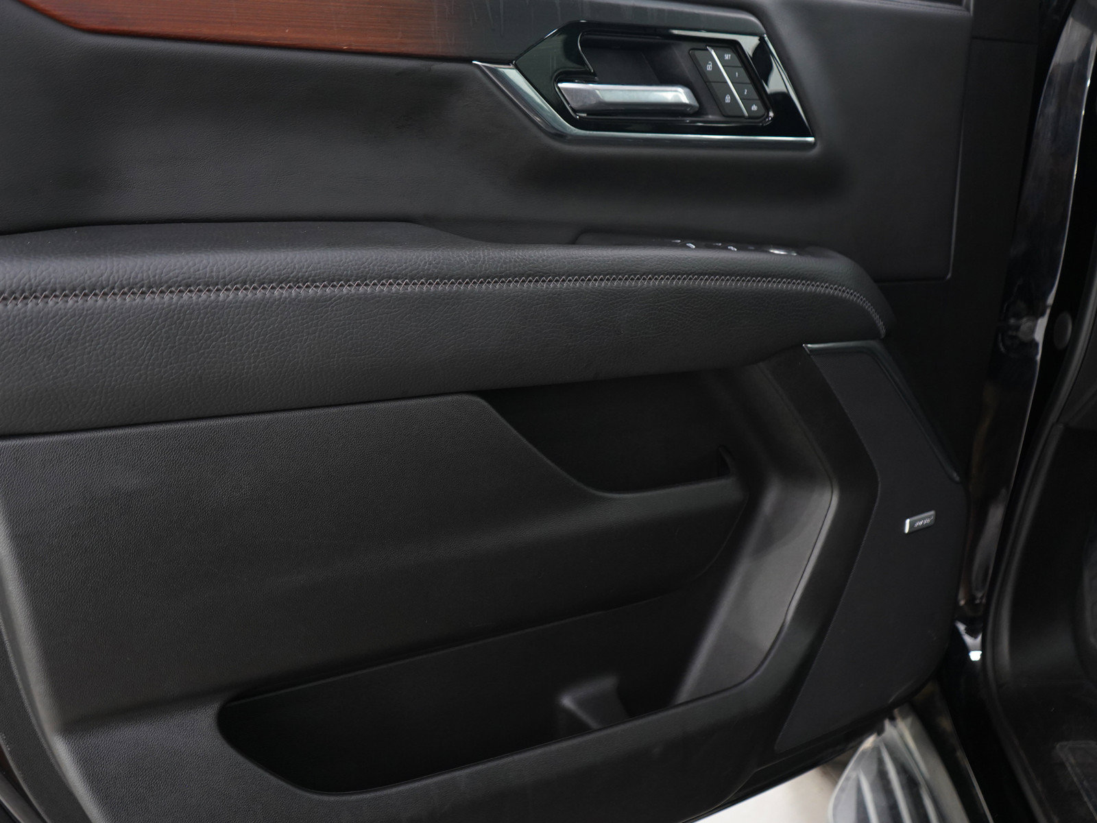 Used 2025 GMC Yukon Denali AWD/4WD image 19