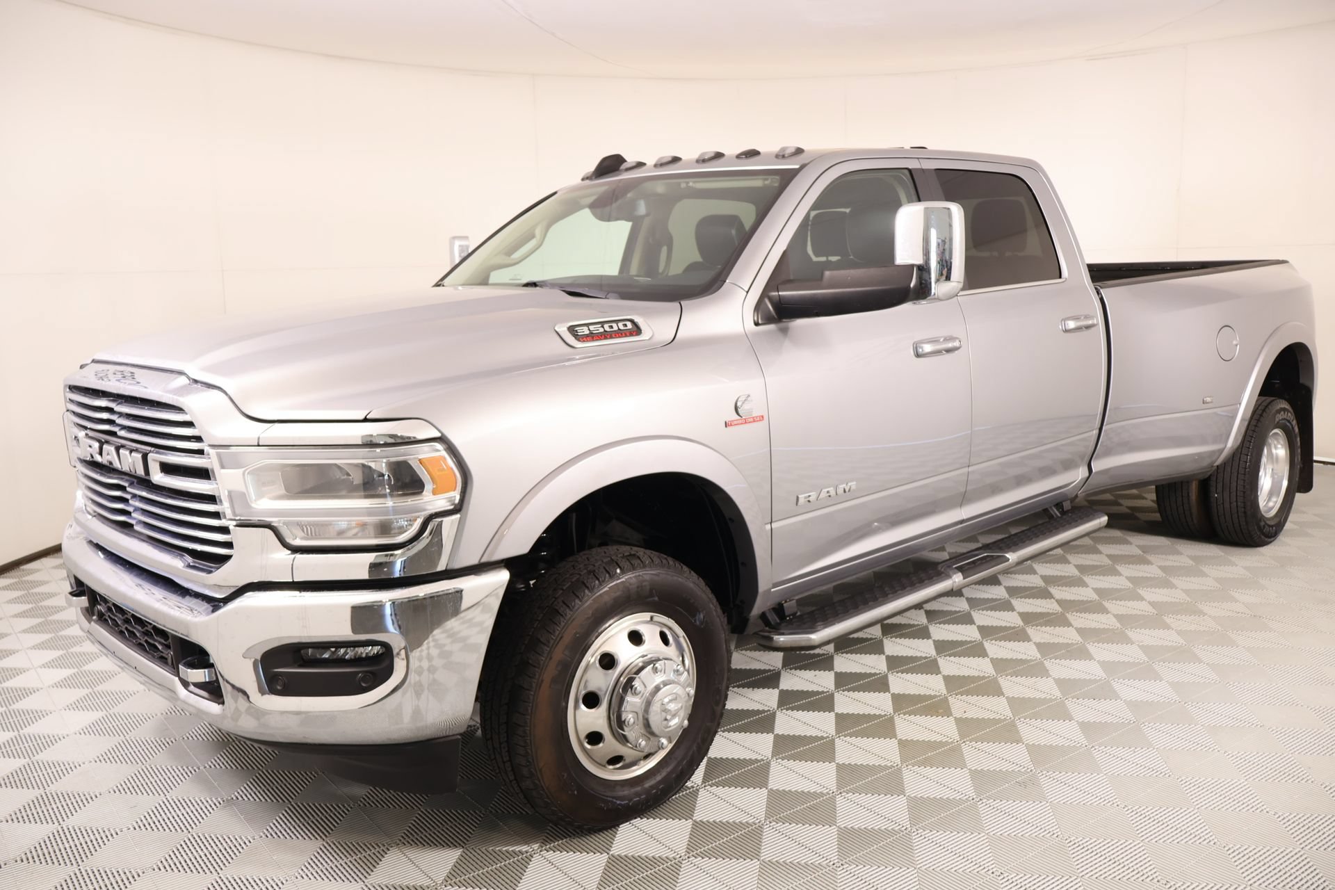 Used 2022 RAM 3500 Laramie AWD/4WD image 11