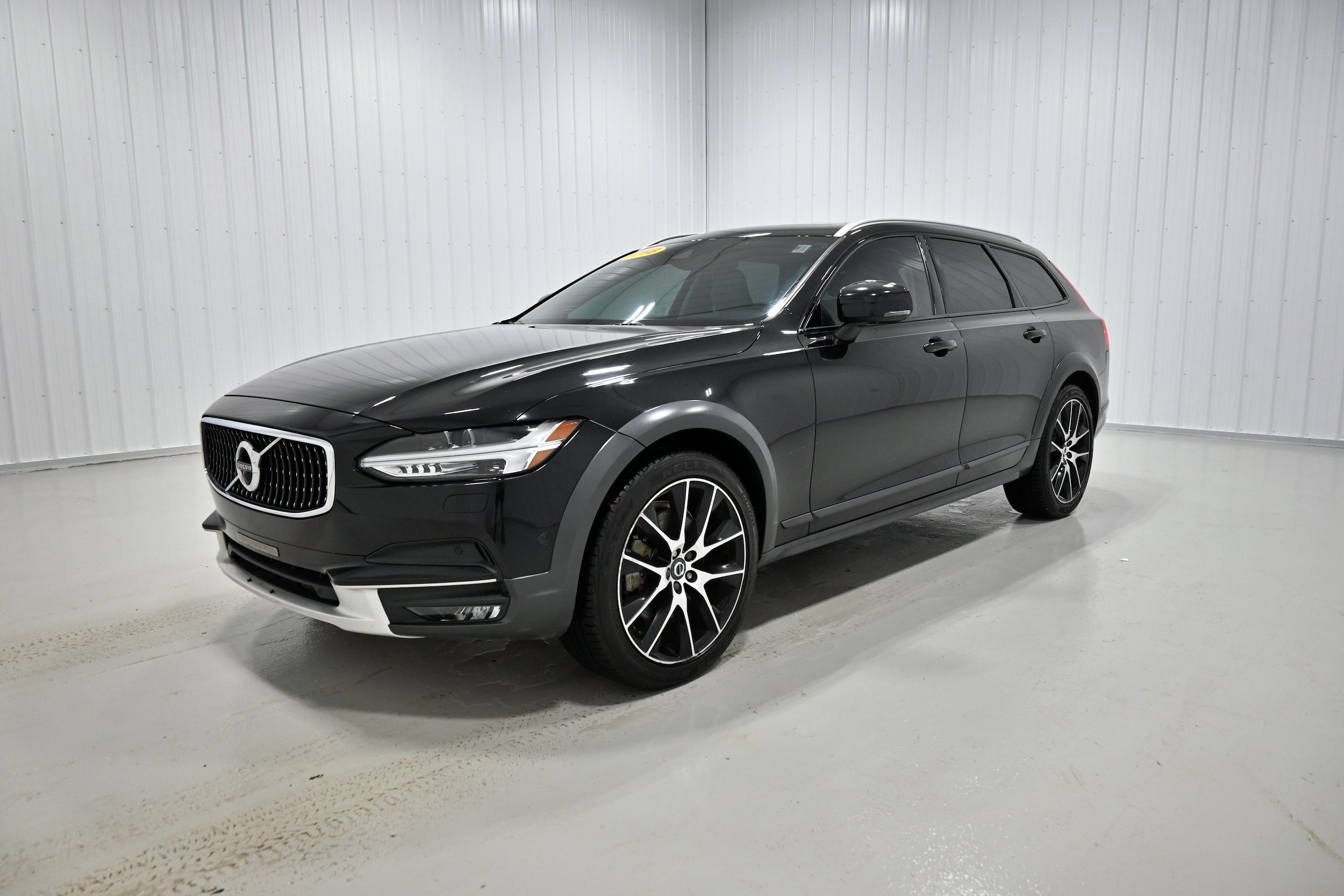Used 2018 Volvo V90 T6 Cross Country w/ Convenience Package AWD/4WD image 24