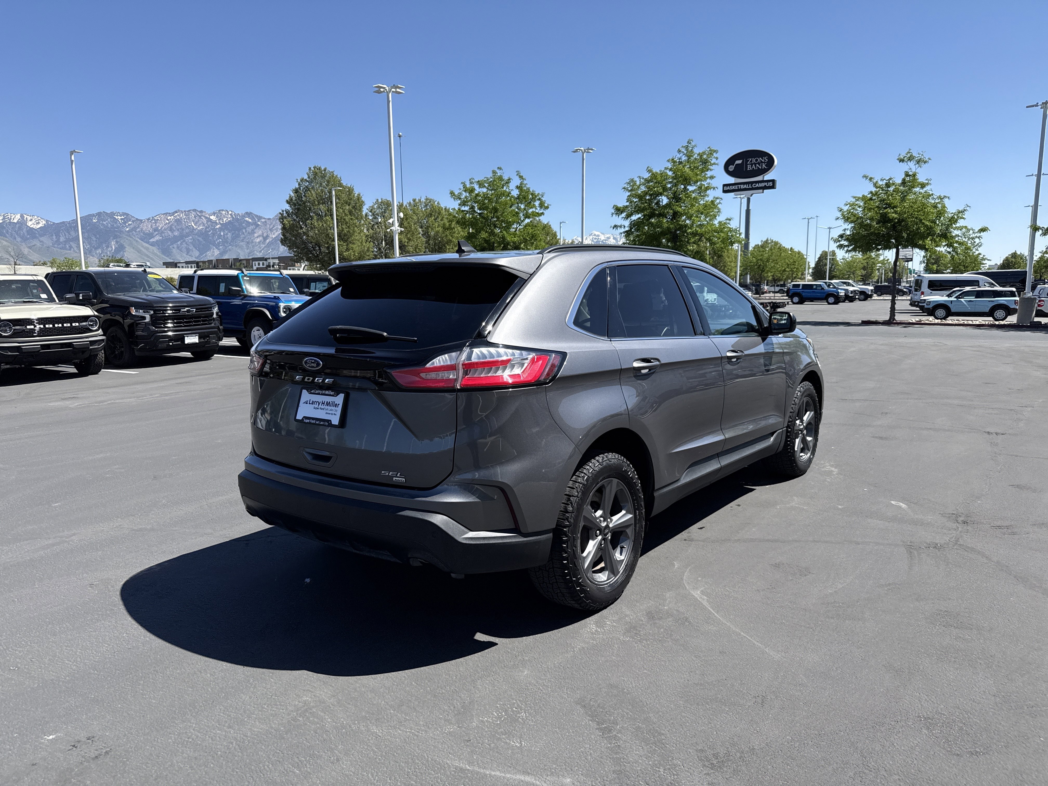 Used 2022 Ford Edge SEL w/ Sport Appearance Package AWD/4WD image 5
